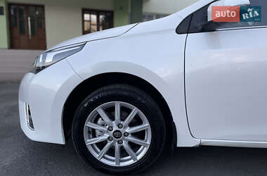 Седан Toyota Corolla 2014 в 