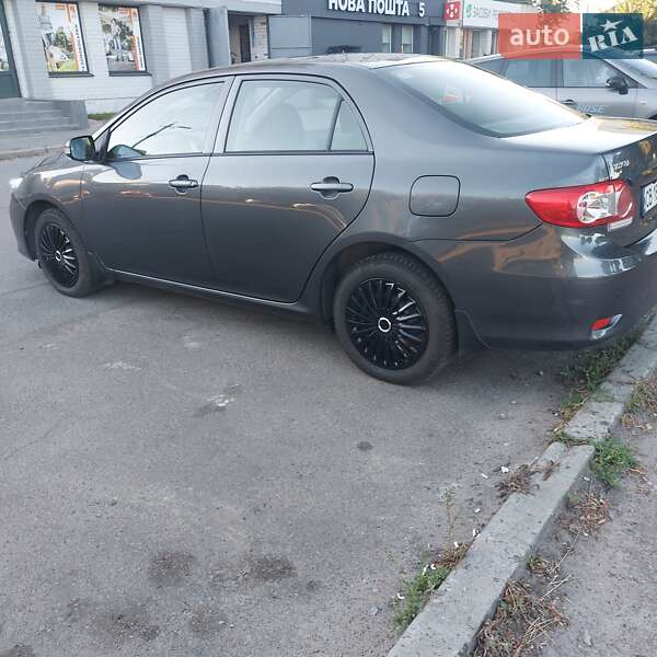 Седан Toyota Corolla 2013 в Чернигове