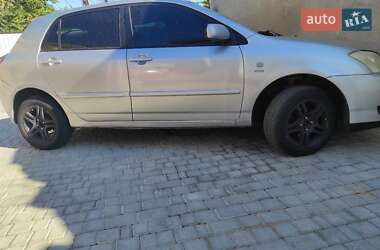 Хэтчбек Toyota Corolla 2003 в 