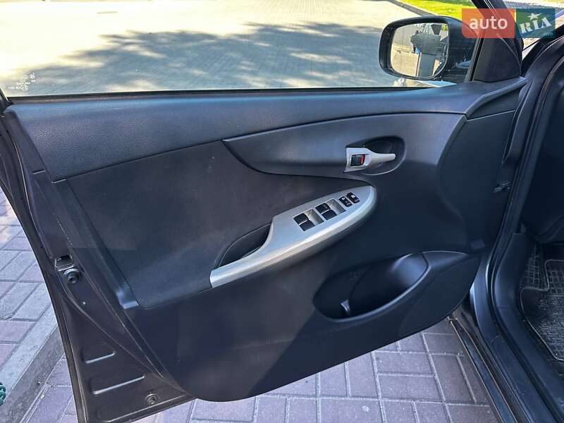 Седан Toyota Corolla 2007 в Днепре