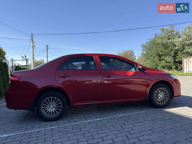 Седан Toyota Corolla 2012 в Львове