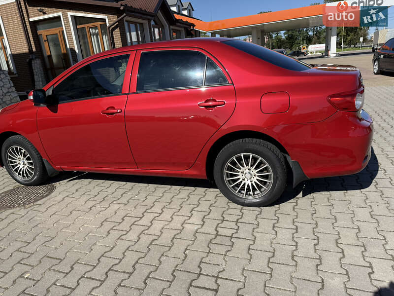 Седан Toyota Corolla 2012 в Львове