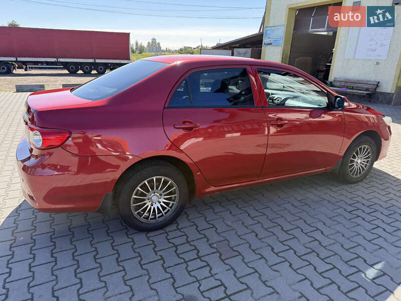 Седан Toyota Corolla 2012 в Львове