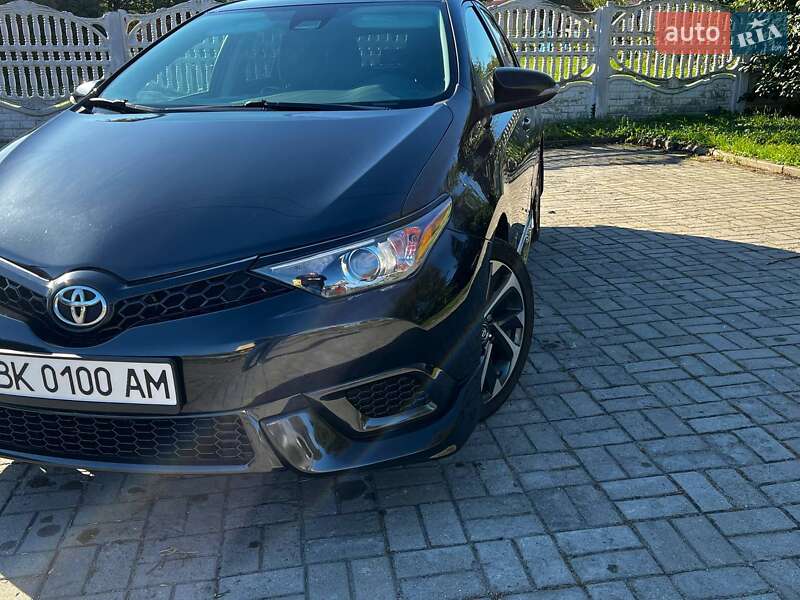 Хэтчбек Toyota Corolla 2017 в 