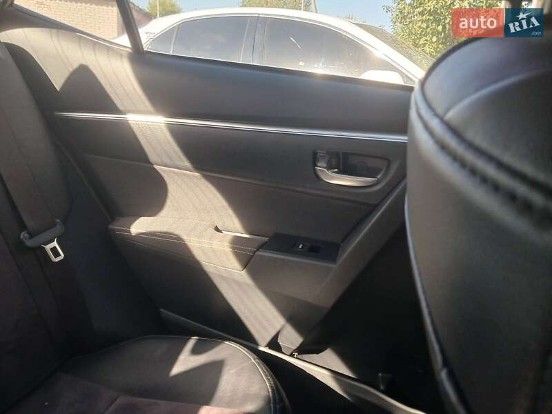 Седан Toyota Corolla 2017 в Сумах