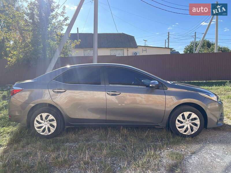 Седан Toyota Corolla 2017 в Сумах