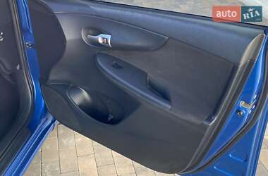 Седан Toyota Corolla 2011 в 