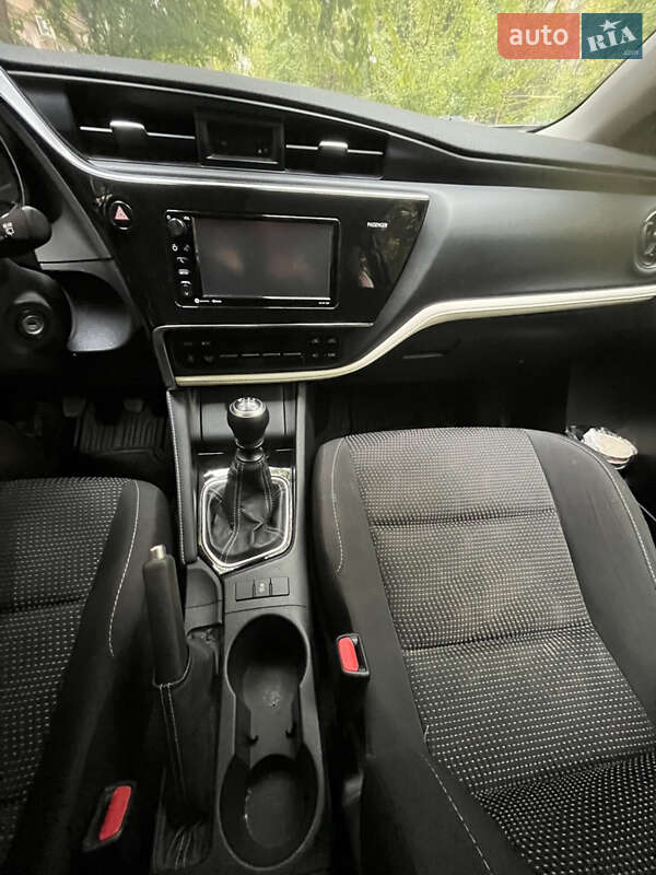 Хетчбек Toyota Corolla 2017 в Кропивницькому