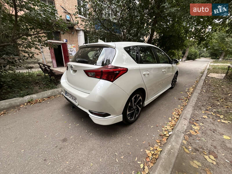 Хетчбек Toyota Corolla 2017 в Кропивницькому