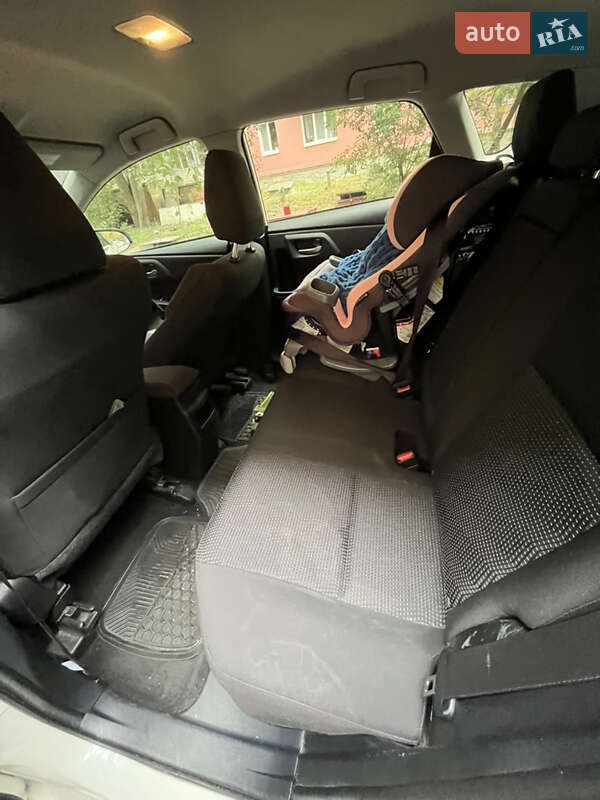 Хетчбек Toyota Corolla 2017 в Кропивницькому