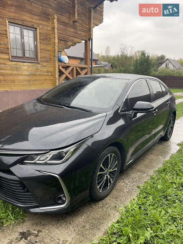 Седан Toyota Corolla 2019 в Киеве