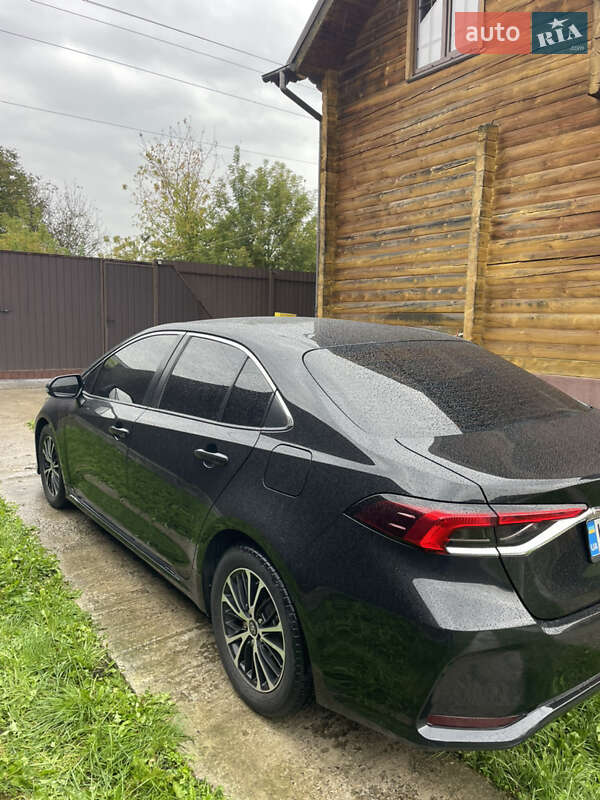 Седан Toyota Corolla 2019 в Киеве