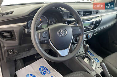 Седан Toyota Corolla 2015 в 