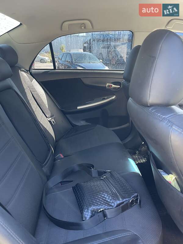 Седан Toyota Corolla 2008 в Львове