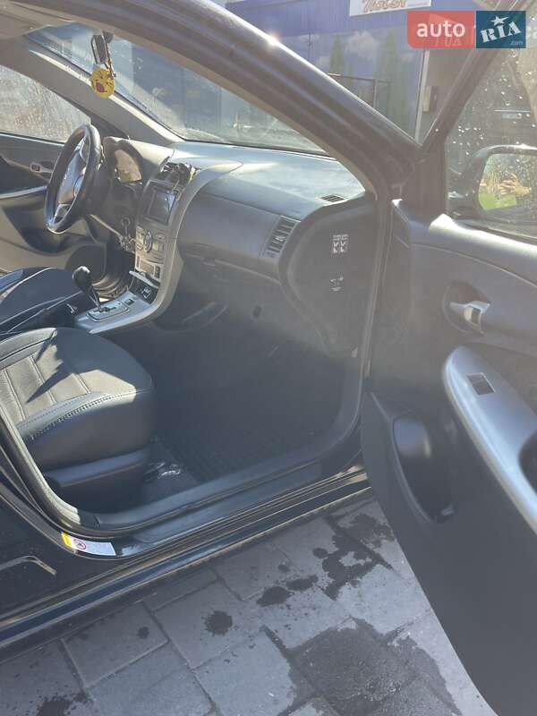 Седан Toyota Corolla 2008 в Львове