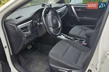 Седан Toyota Corolla 2013 в 