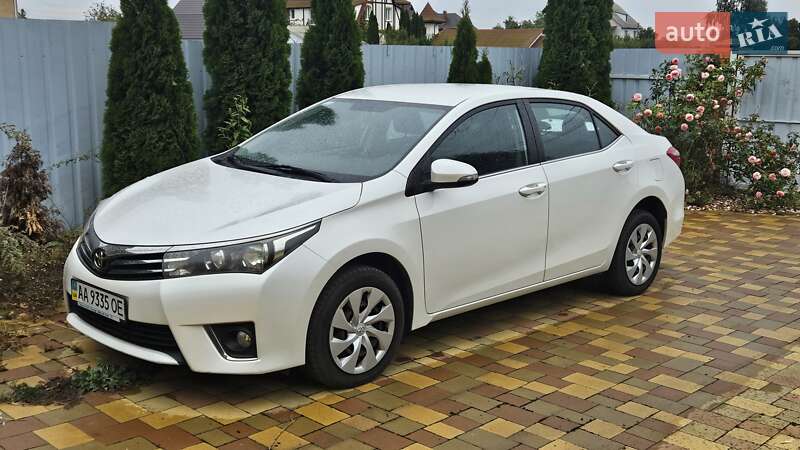 Седан Toyota Corolla 2013 в 
