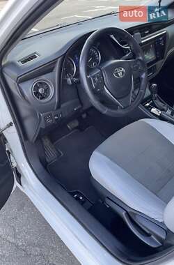 Седан Toyota Corolla 2017 в 