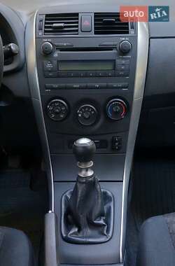 Седан Toyota Corolla 2010 в 