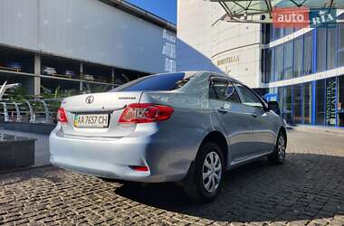 Седан Toyota Corolla 2011 в 