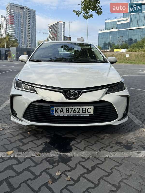 Седан Toyota Corolla 2020 в Киеве