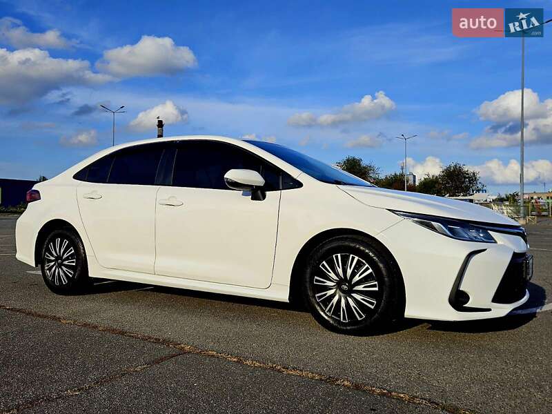 Седан Toyota Corolla 2019 в Днепре