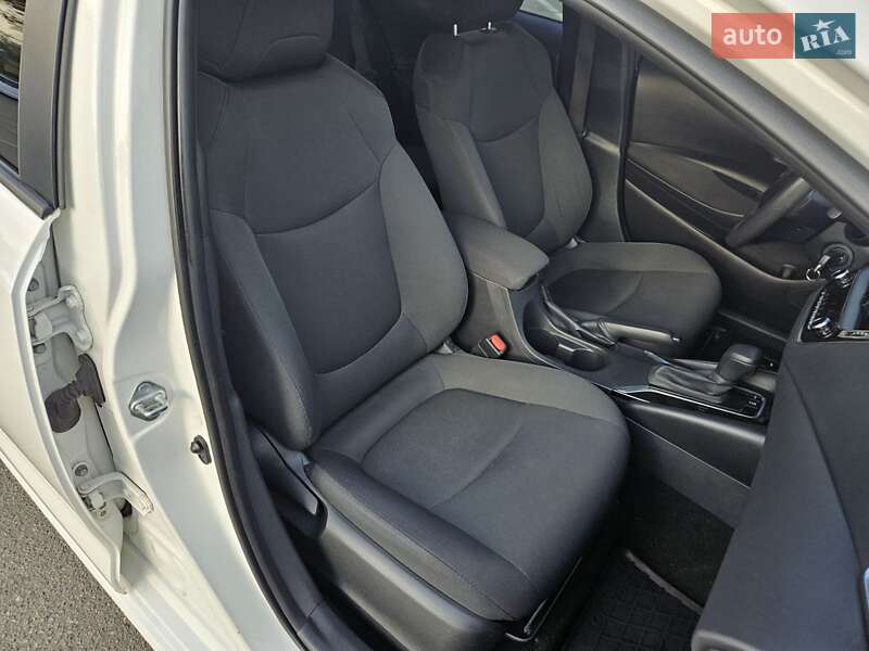 Седан Toyota Corolla 2019 в Днепре