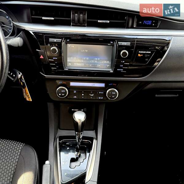 Седан Toyota Corolla 2016 в Полтаве