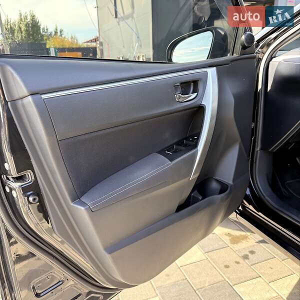 Седан Toyota Corolla 2016 в Полтаве