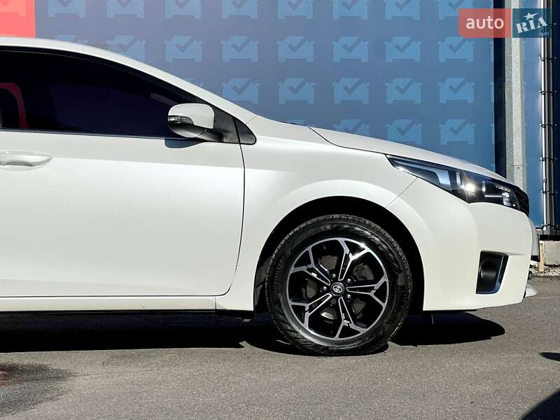 Седан Toyota Corolla 2013 в Києві