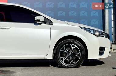 Седан Toyota Corolla 2013 в 