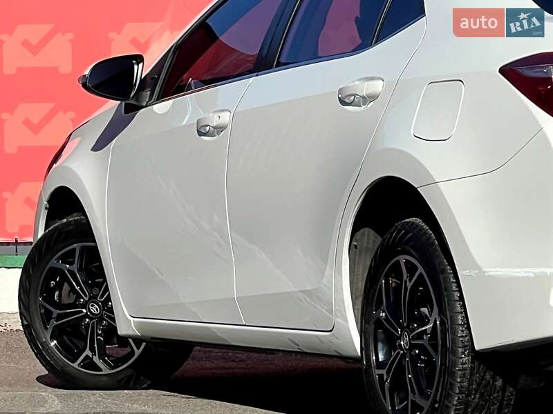 Седан Toyota Corolla 2013 в Києві