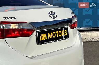 Седан Toyota Corolla 2013 в 