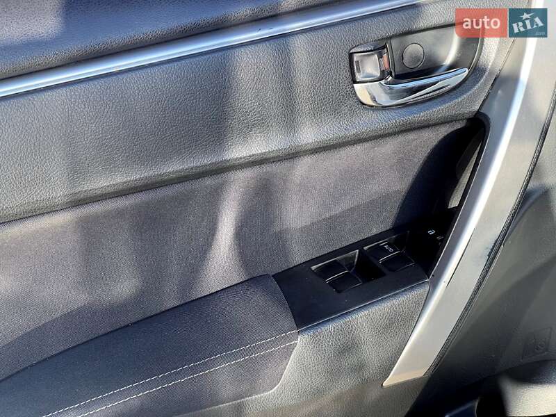 Седан Toyota Corolla 2013 в Києві