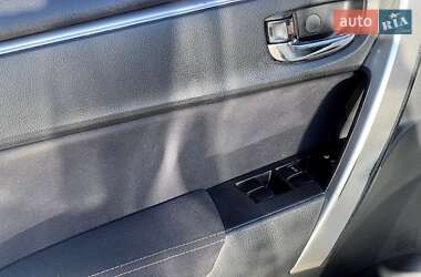 Седан Toyota Corolla 2013 в 