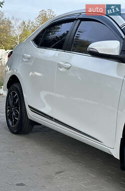 Седан Toyota Corolla 2013 в 