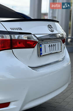 Седан Toyota Corolla 2013 в 
