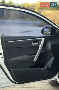 Седан Toyota Corolla 2013 в 