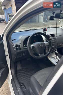 Седан Toyota Corolla 2011 в 
