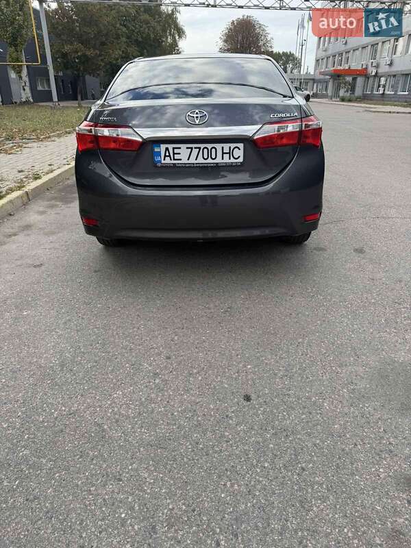 Седан Toyota Corolla 2015 в Дніпрі