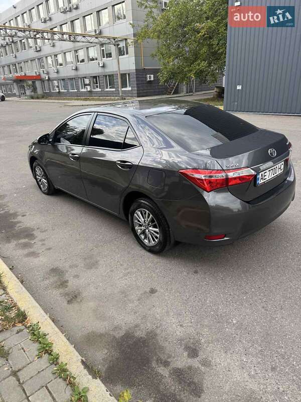 Седан Toyota Corolla 2015 в Дніпрі