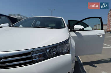 Седан Toyota Corolla 2015 в  фото 9 Седан Toyota Corolla 2015 в