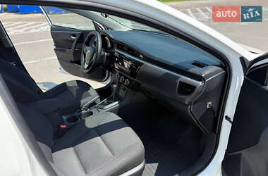 Седан Toyota Corolla 2015 в  фото 13 Седан Toyota Corolla 2015 в