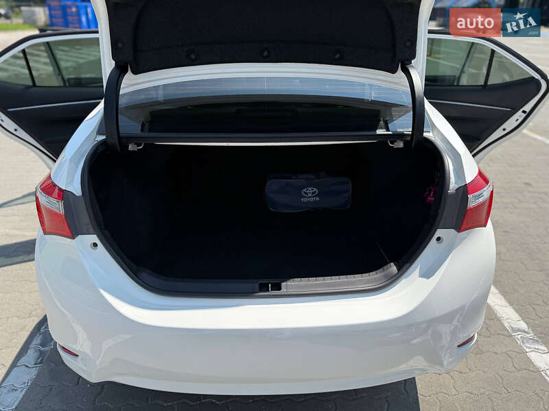 Седан Toyota Corolla 2015 в Івано-Франківську