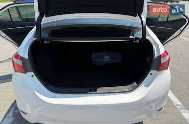 Седан Toyota Corolla 2015 в  фото 17 Седан Toyota Corolla 2015 в