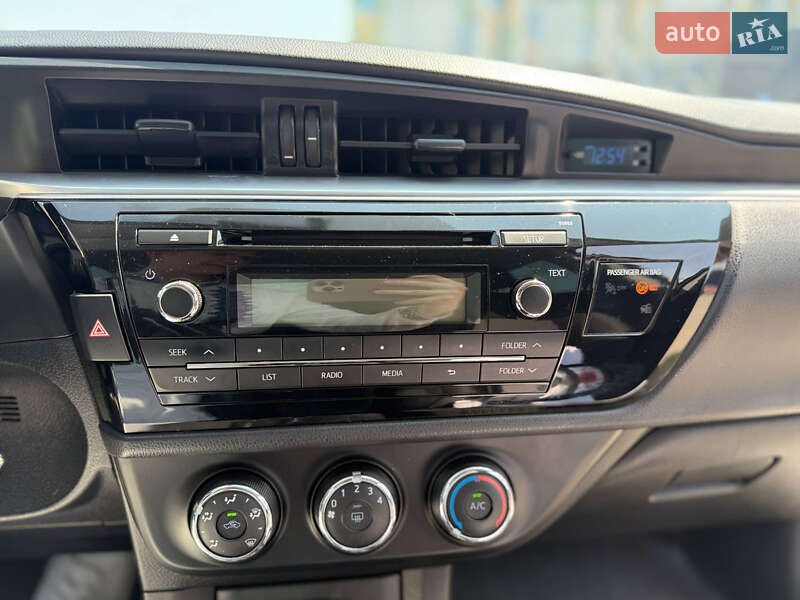 Седан Toyota Corolla 2015 в Івано-Франківську