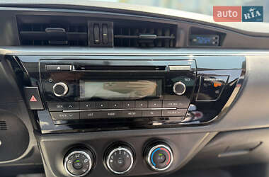 Седан Toyota Corolla 2015 в  фото 26 Седан Toyota Corolla 2015 в