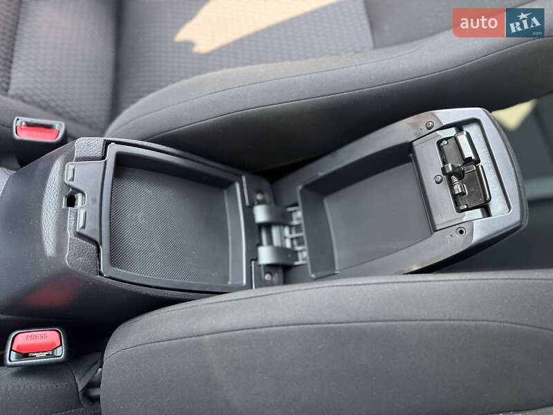 Седан Toyota Corolla 2015 в Івано-Франківську