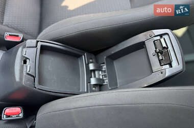 Седан Toyota Corolla 2015 в  фото 30 Седан Toyota Corolla 2015 в