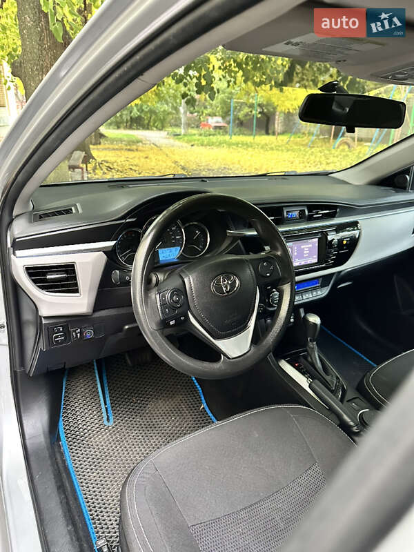 Седан Toyota Corolla 2016 в Черкасах